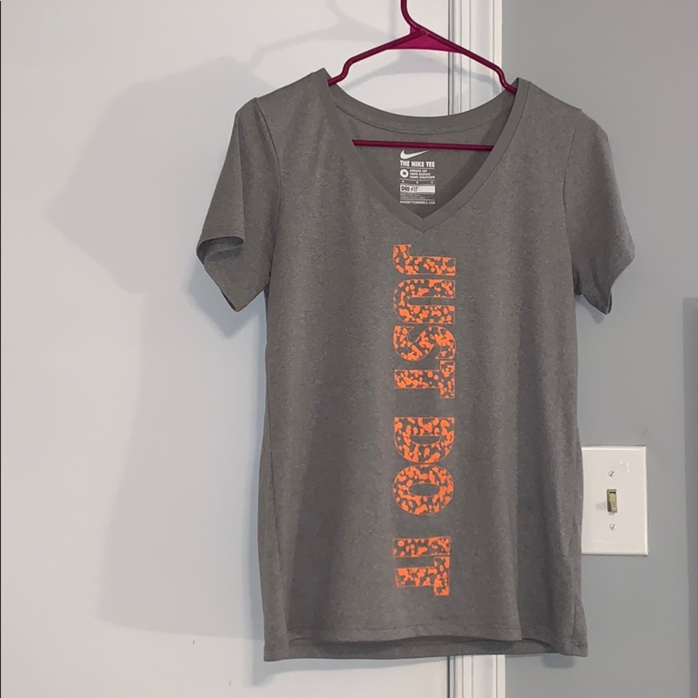 Women’s Nike shirt